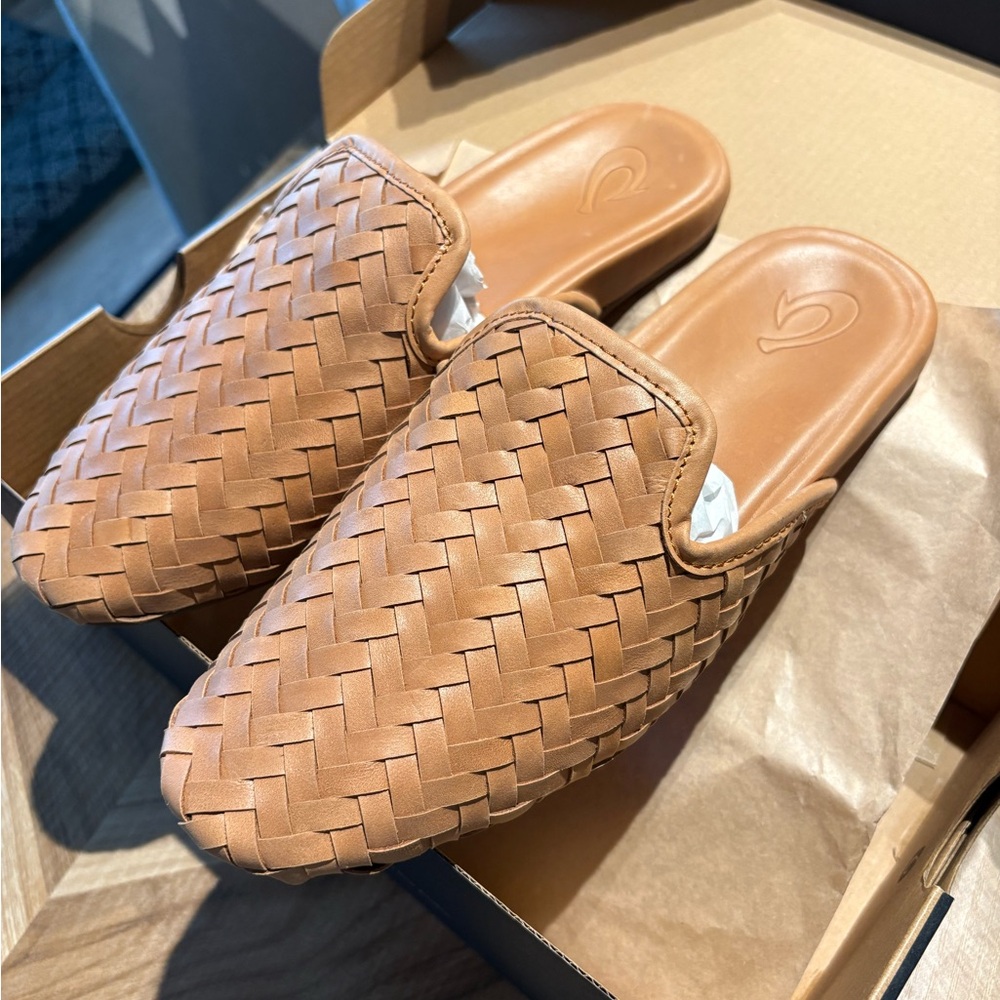OluKai Woven Slip-On Mule — Tan
Brand new in original box - Picture 4 of 6